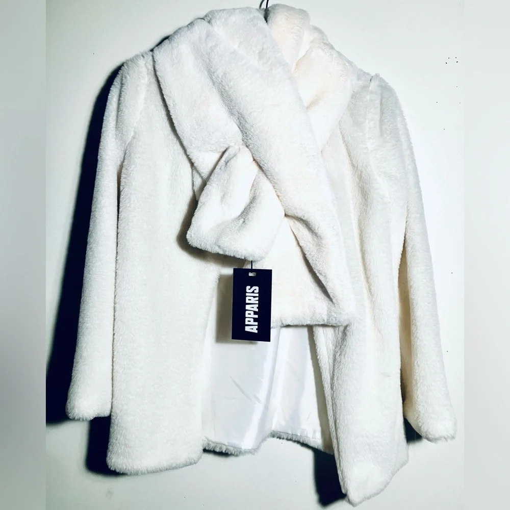 Elegant White Faux Fur Women's Jacket w/ matching scarf - Picture 1 of 16